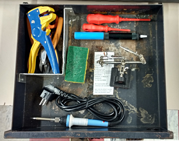 corretta disposizione degli attrezzi nel cassetto