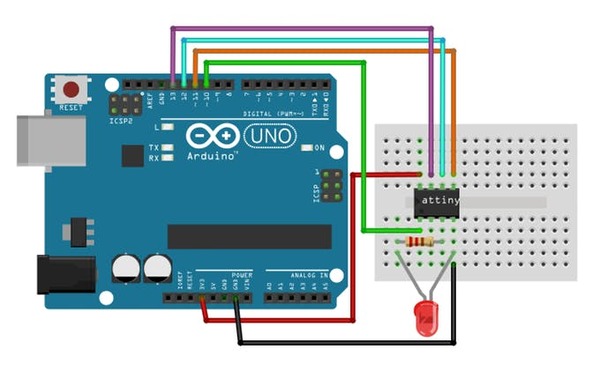 come collegare Arduino e ATtiny13 per programmarlo